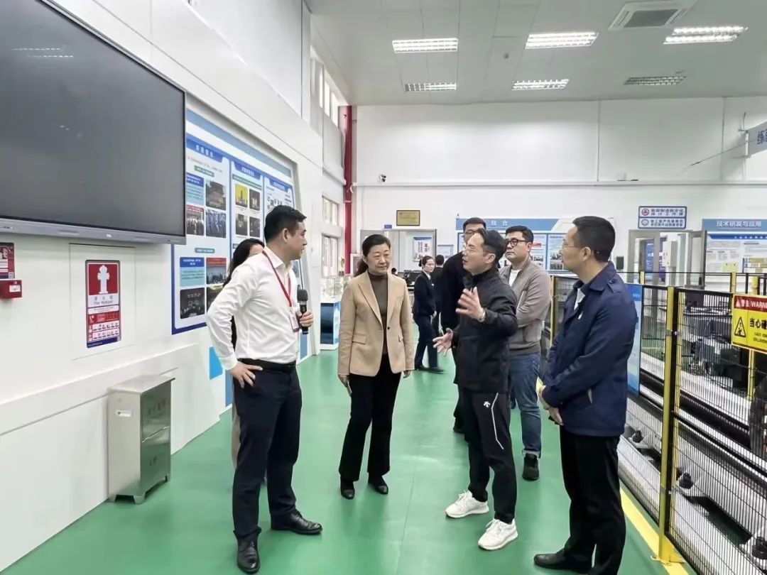 访问深圳职业手艺大学2.jpg 访问深圳职业手艺大学2.jpg